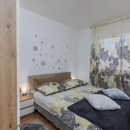 Awesome In With House Sea View